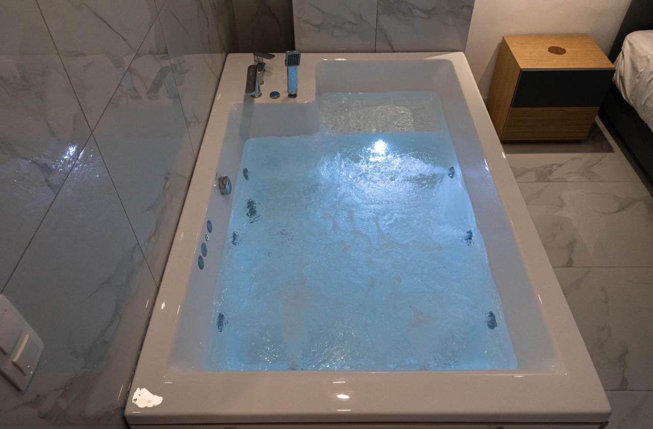 Athens Jacuzzi Apartment المظهر الخارجي الصورة